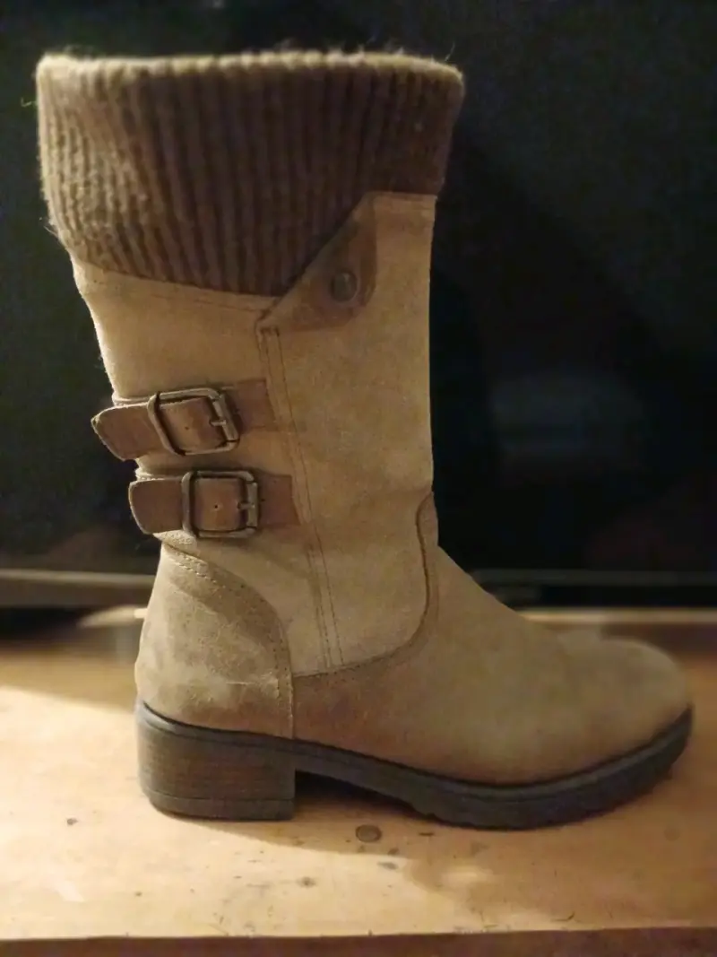 Botas de gamuza beige con hebillas - 2