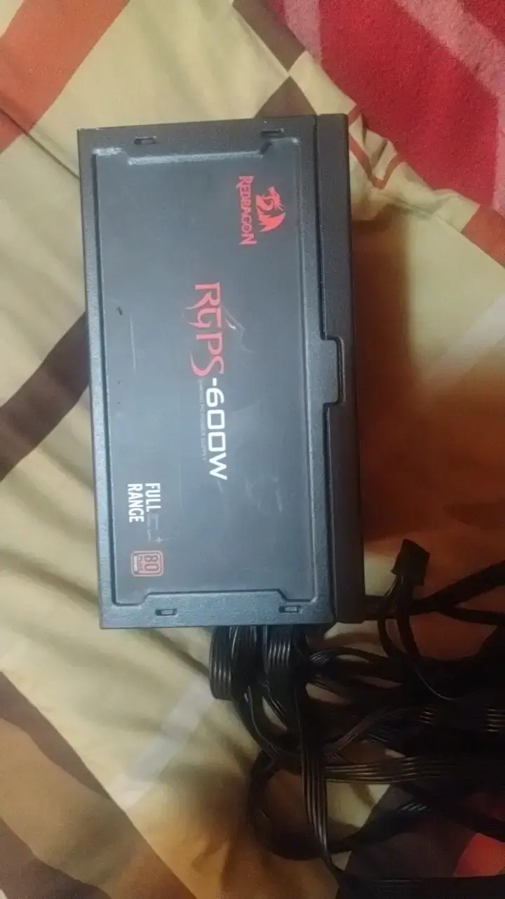 Fuente de poder Redragon RGPS 600W 80 Plus - 3