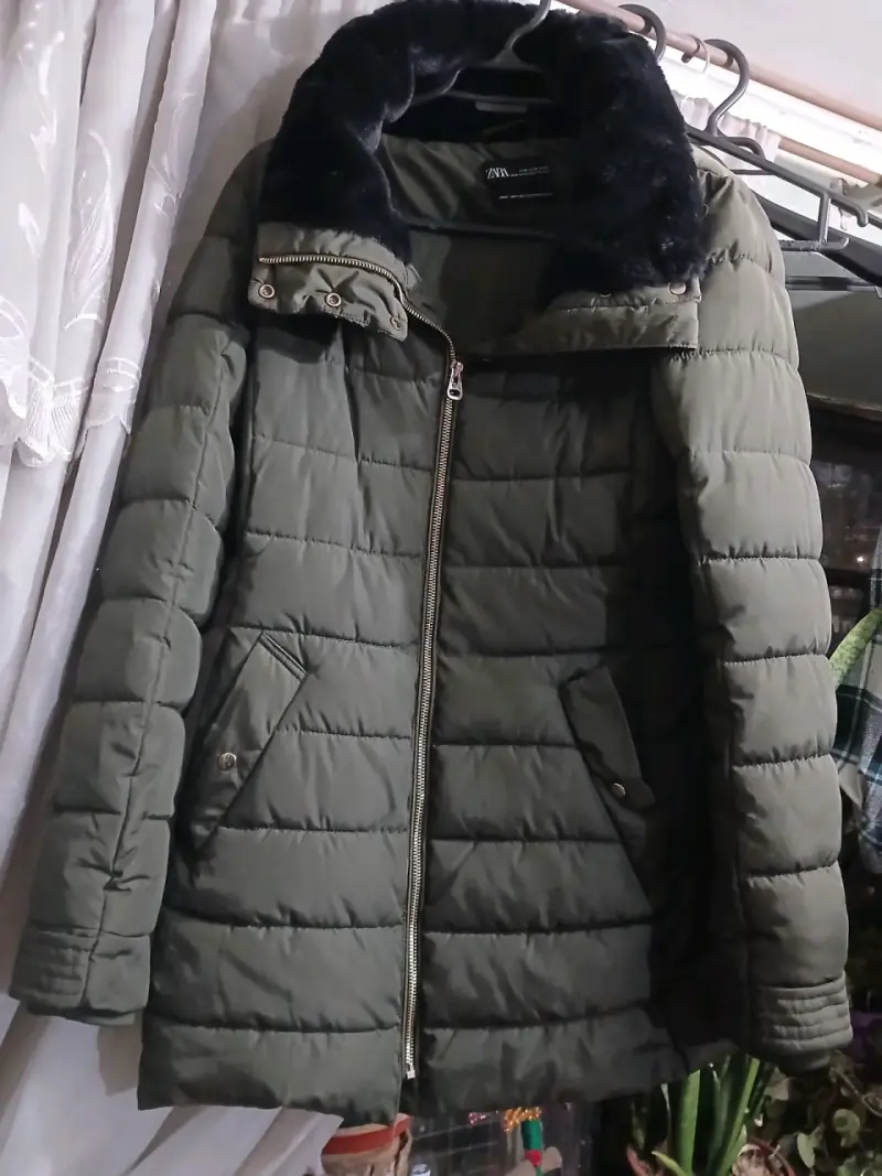 Parka verde Zara con cuello de piel sintética - 1