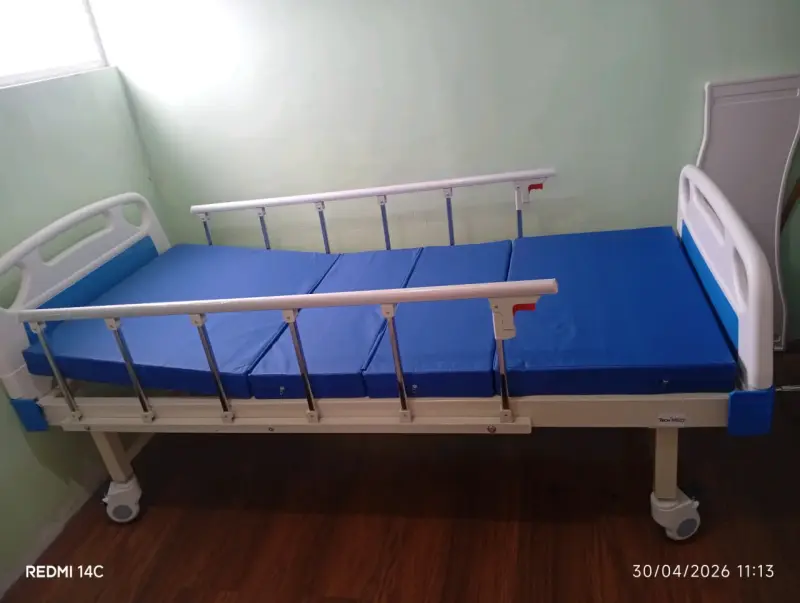 Cama hospitalaria ajustable con barandas - 5