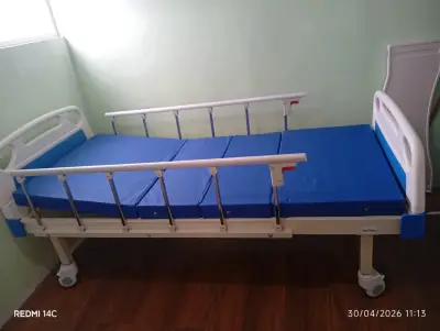 Cama hospitalaria ajustable con barandas - miniatura 5
