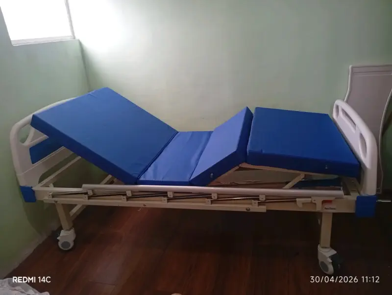 Cama hospitalaria ajustable con barandas - 6