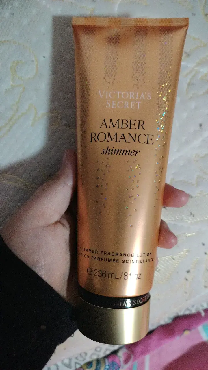 Loción Victoria's Secret Amber Romance Shimmer - 2