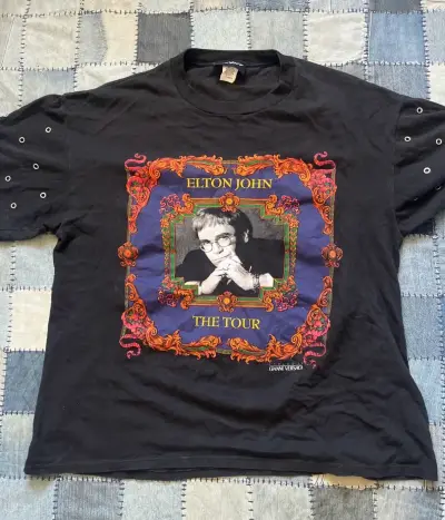 Polera negra de concierto Elton John - miniatura 1