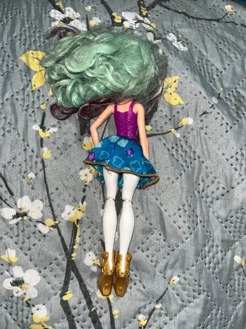 Muñeca Madeline Hatter Básica - 2