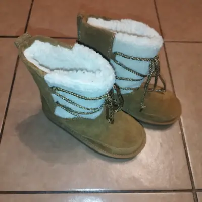 Botas de invierno UGG para niños con forro polar - miniatura 2