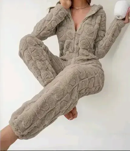 Pijama enterizo de felpa con capucha - 2