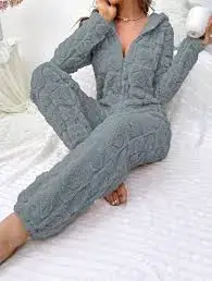 Pijama enterizo de felpa con capucha - miniatura 6