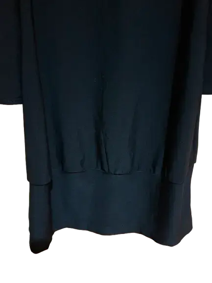 Blusa Negra con Collar Decorativo - 3