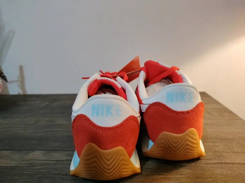 Zapatillas deportivas Nike rojas y blancas - 2