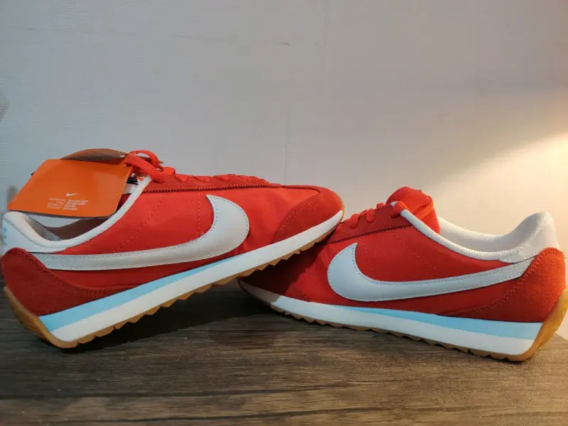 Zapatillas deportivas Nike rojas y blancas - 3