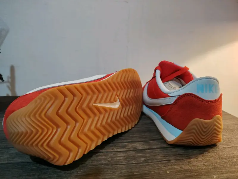 Zapatillas deportivas Nike rojas y blancas - 4