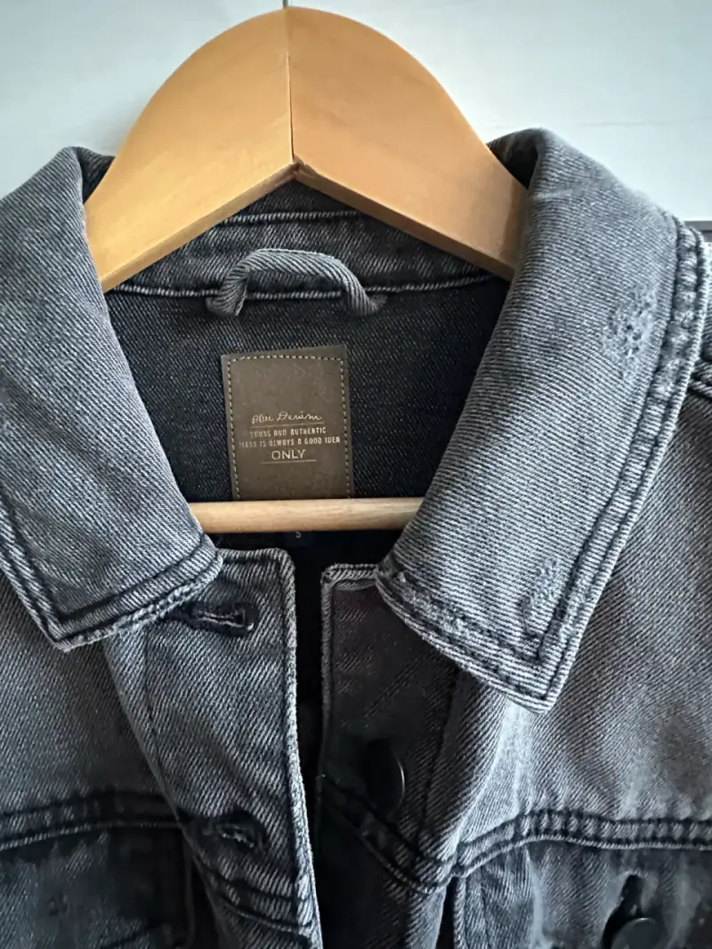 Chaqueta de mezclilla gris desgastada - 2