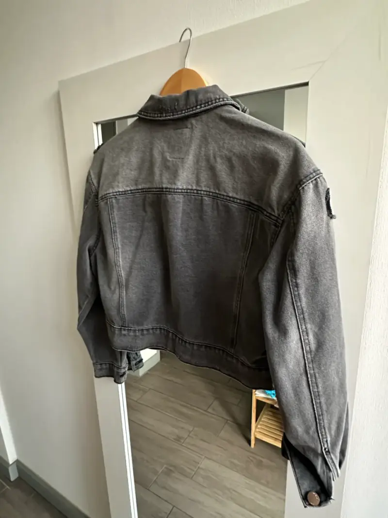 Chaqueta de mezclilla gris desgastada - 3