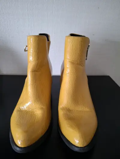 Botines amarillos de charol con cierre lateral - miniatura 2