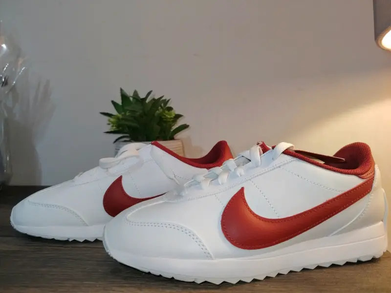 Zapatillas Nike blancas y rojas para hombre - 3