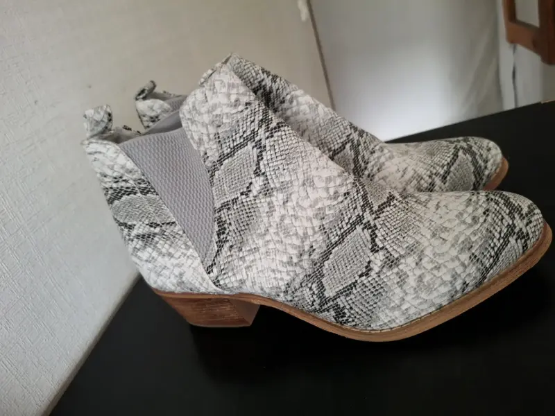 Botines de cuero con diseño de serpiente - 1
