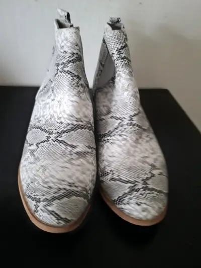 Botines de cuero con diseño de serpiente - miniatura 2