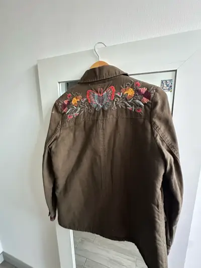Chaqueta marrón bordada estilo bohemio - miniatura 3