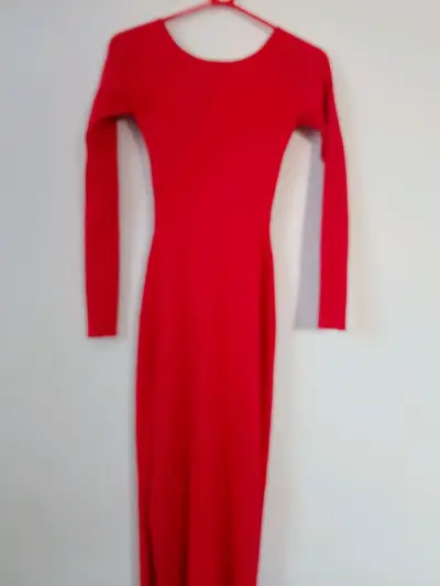 Vestido rojo ajustado de manga larga - miniatura 1