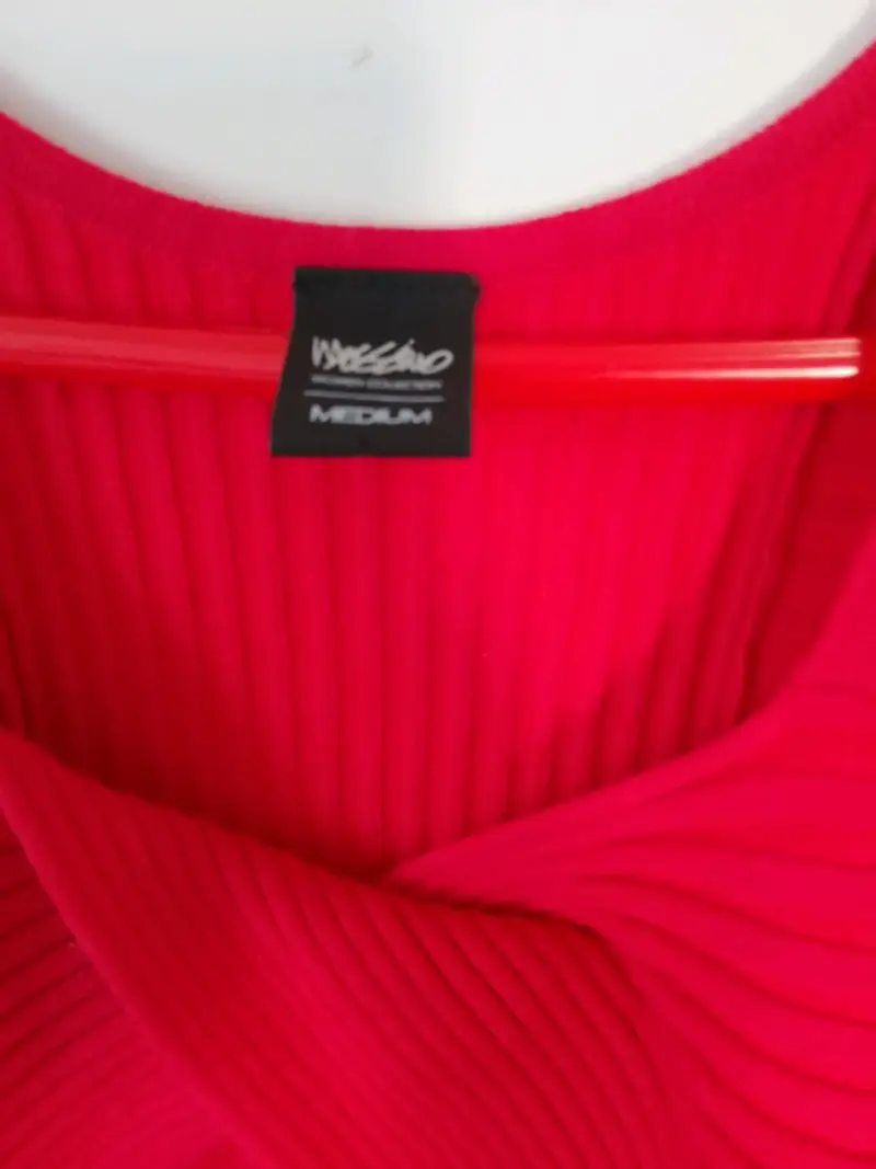 Vestido rojo ajustado de manga larga - 4