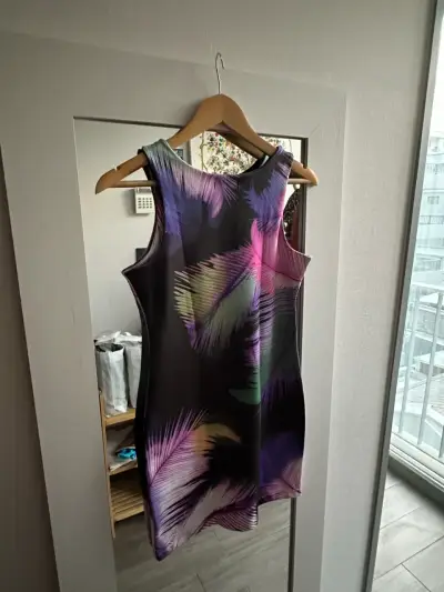 Vestido sin mangas estampado tropical - miniatura 1