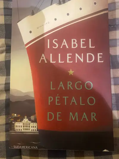 Libro 'Largo pétalo de mar' de Isabel Allende - miniatura 1