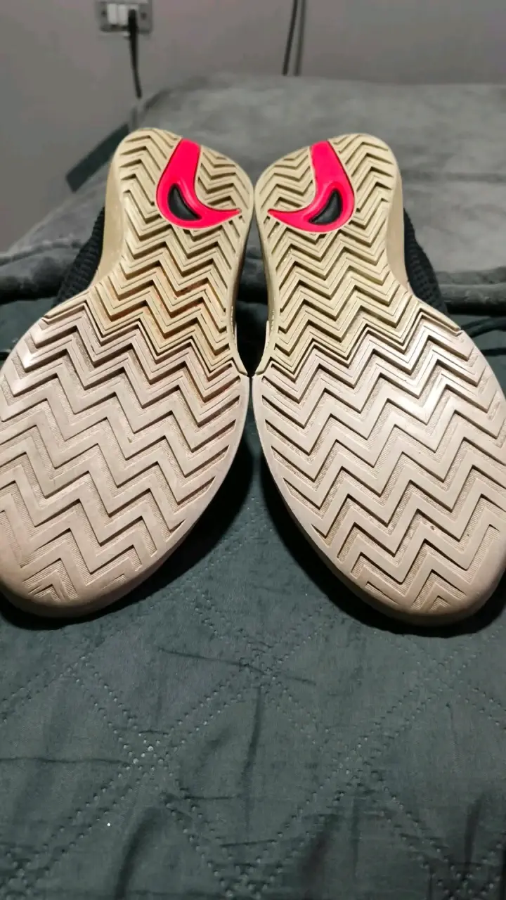 Zapatillas deportivas con suela antideslizante - 1