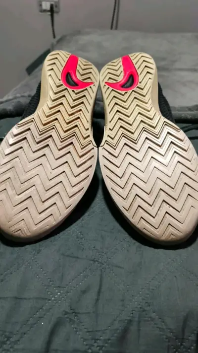 Zapatillas deportivas con suela antideslizante - miniatura 1