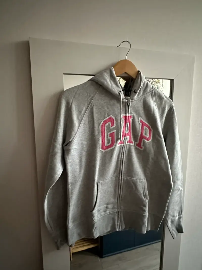 Polerón con capucha GAP gris y rosado - 2