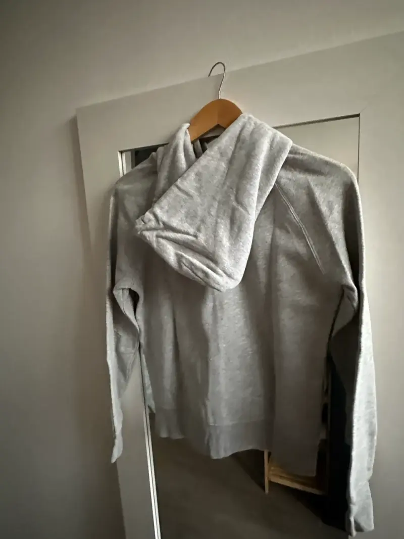 Polerón con capucha GAP gris y rosado - 3