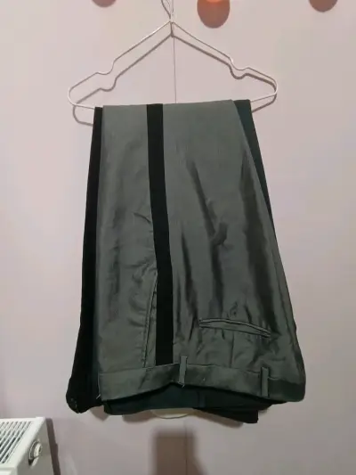 Pantalón de vestir gris con franjas negras - miniatura 1