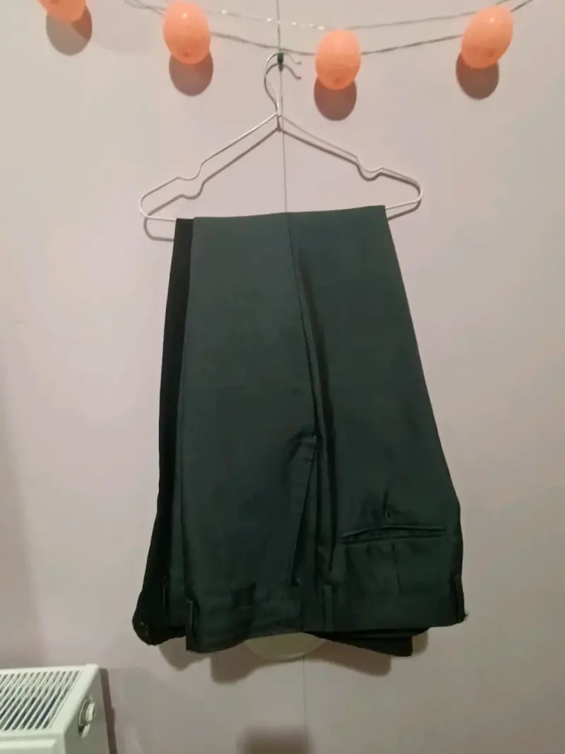 Pantalón de vestir gris con franjas negras - 2