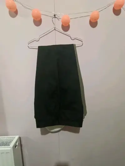 Pantalón de vestir gris con franjas negras - miniatura 3