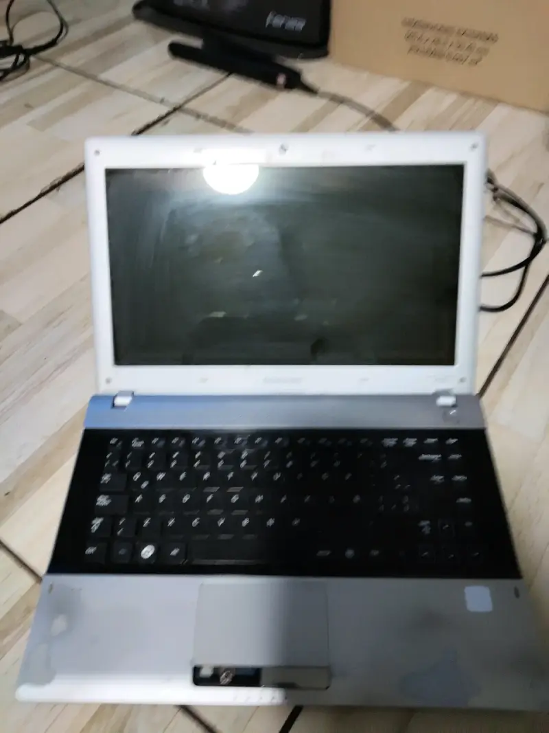 Notebook Samsung usado en buen estado - 1