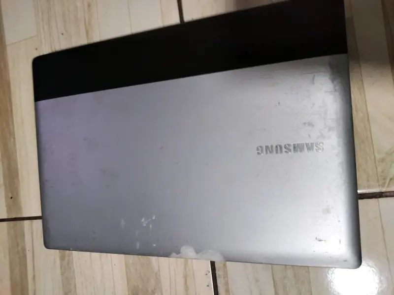 Notebook Samsung usado en buen estado - 4