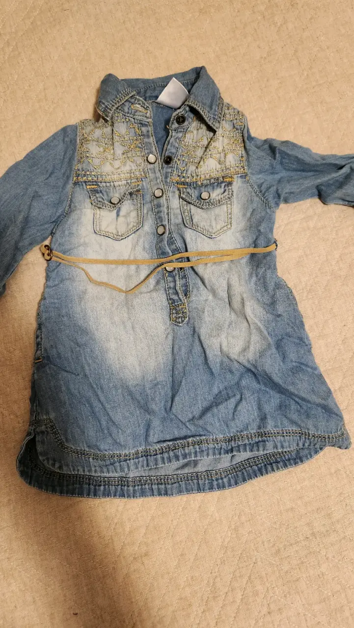 Vestido de mezclilla para niña con bordado - 1