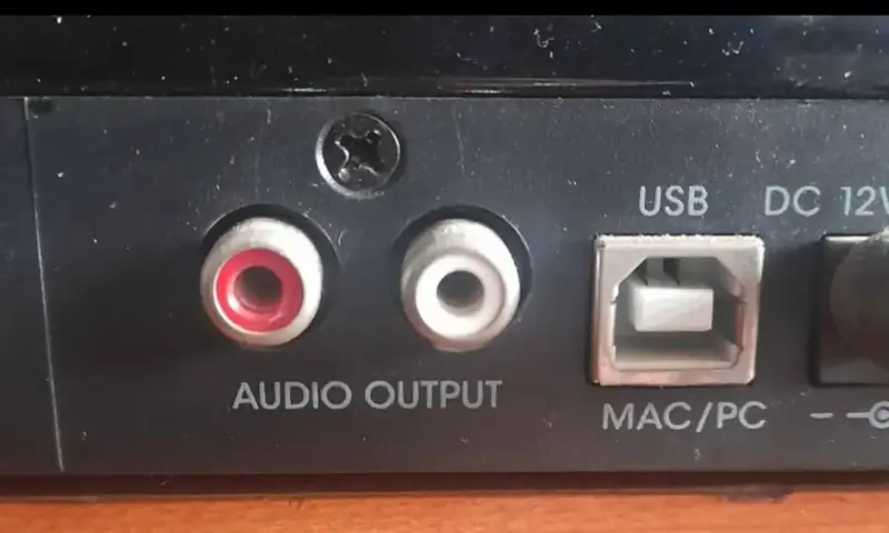Tocadiscos Ion con tapa protectora - 5