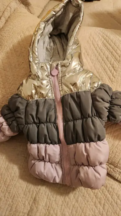 Chaqueta acolchada marca infanti con capucha - miniatura 1