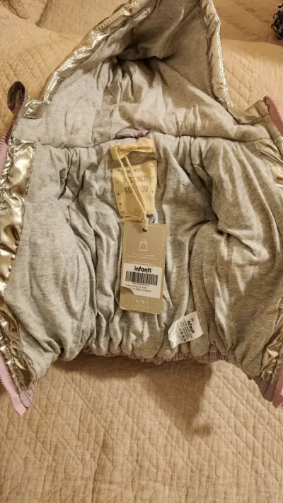 Chaqueta acolchada marca infanti con capucha - miniatura 2