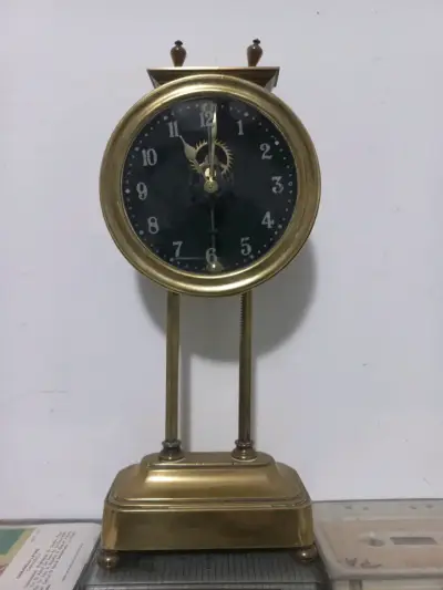 Reloj de Gravedad Antiguo - miniatura 1