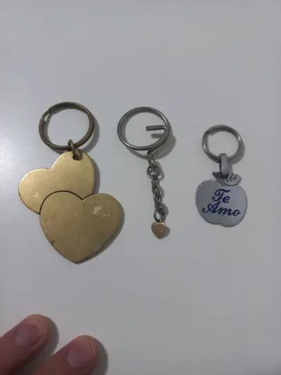 Set de llaveros con diseño de corazones - miniatura 1