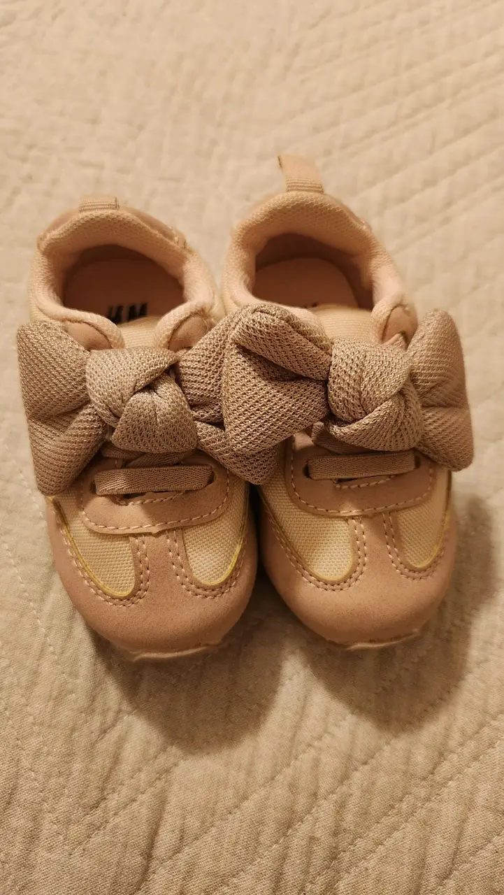 Zapatillas bebé Zara con lazo beige - 1