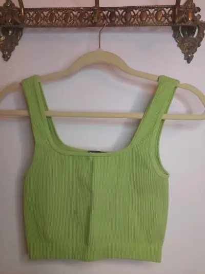 Top corto verde marca Zara - miniatura 1