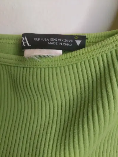 Top corto verde marca Zara - miniatura 3