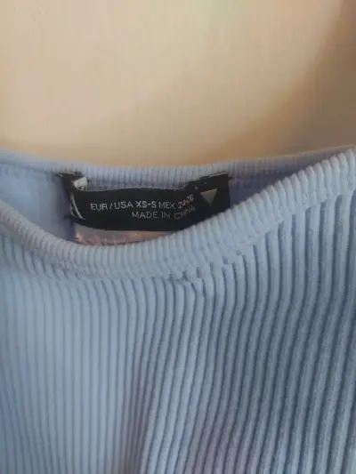 Top corto azul marca Zara - miniatura 3