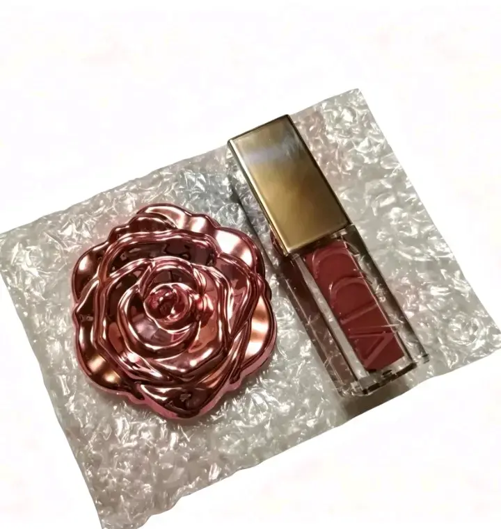 Set de maquillaje con estuche de rosa metálica