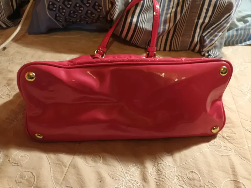 Bolso Coach rosa con diseño en relieve - 5