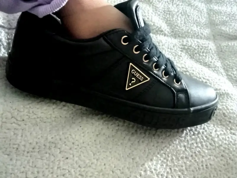 Zapatillas negras Guess casuales - 1