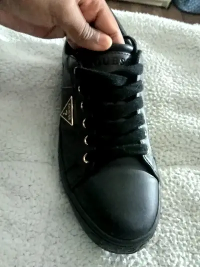 Zapatillas negras Guess casuales - miniatura 2